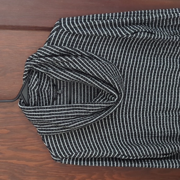Lucky Brand Classic Black & White Stripe Cowl Neck Lightweight Sweater Size Sm - Picture 2 of 6